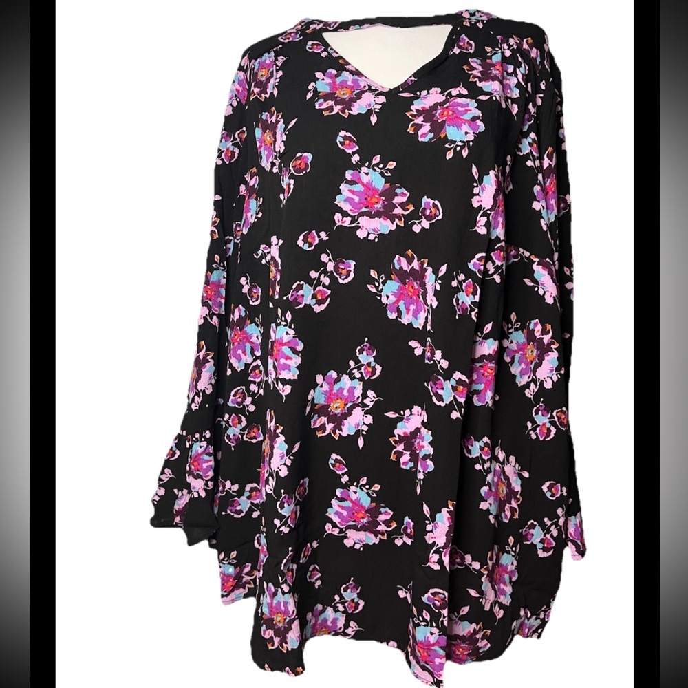 NWT Layne Bryant Black Floral Bell Sleeve Top With Pockets Cut Out Front Sz 16P